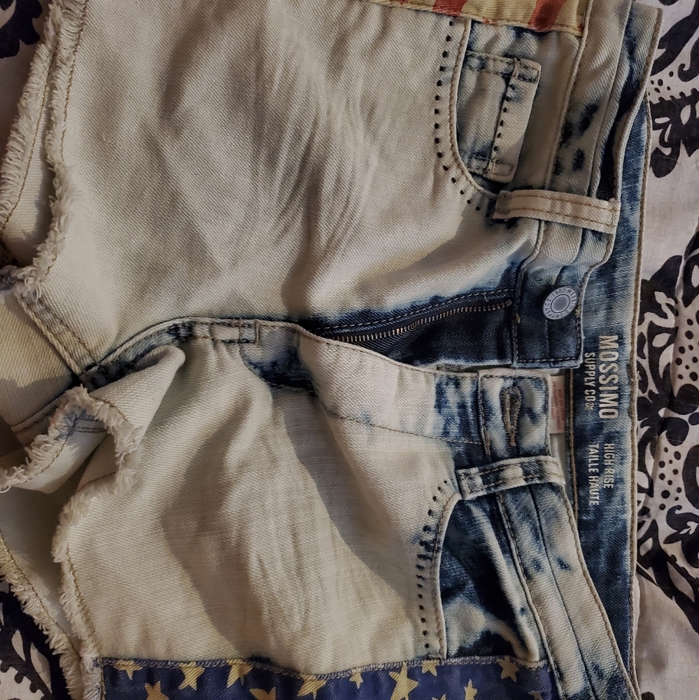 Shorts - Picture 3 of 3